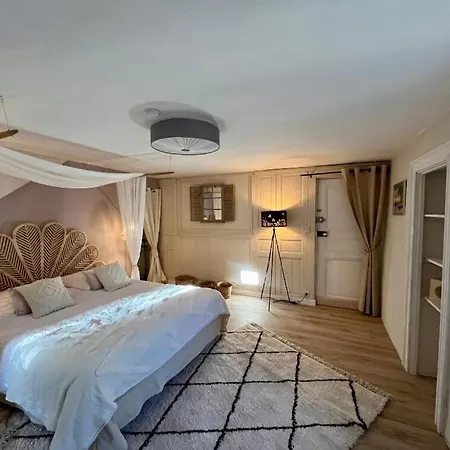 La Maison De Marguerite Nocleg ze śniadaniem 3*
